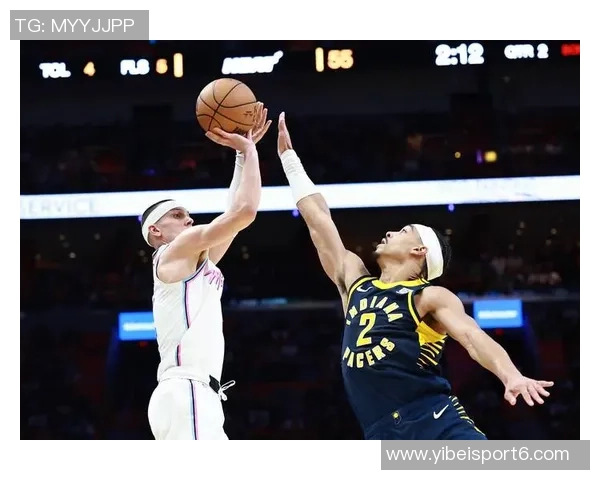 凯尔登约翰逊上半场表现出色攻防兼备贡献10分3篮板3抢断