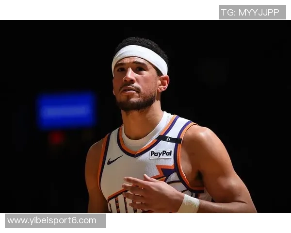 奥特称赞布克的坚韧精神是球队核心力量与领袖风范的完美体现 奥特称赞布克的坚韧精神是球队核心力量与领袖风范的完美体现